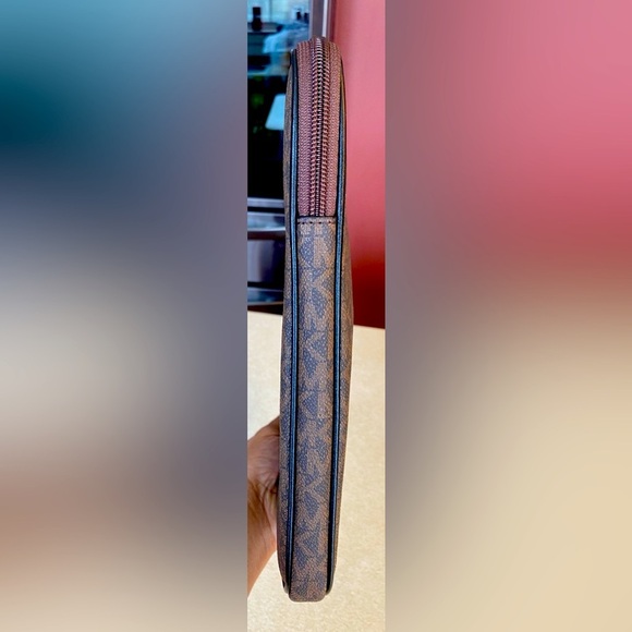 MICHAEL KORS Jet Set Travel LG Laptop Case, EUC - Picture 3 of 11